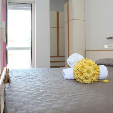 Hotel Caesar Misano Adriatico Eksteriør bilde