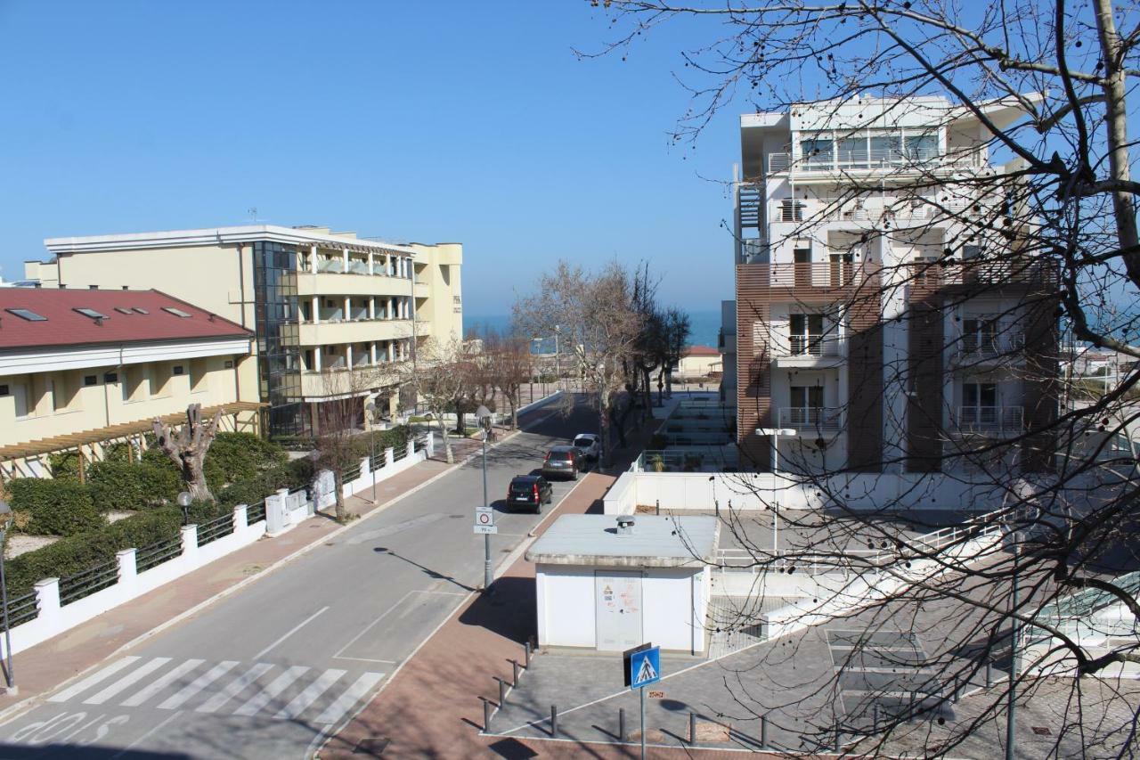 Hotel Caesar Misano Adriatico Eksteriør bilde