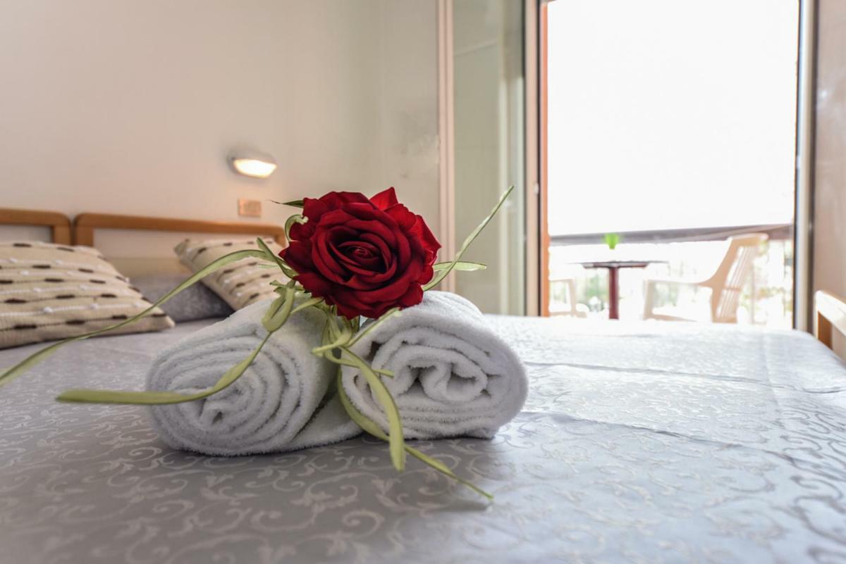 Hotel Caesar Misano Adriatico Eksteriør bilde